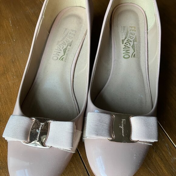Salvatore Ferragamo beige Vara pump - Picture 3 of 5